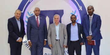 رئيس جامعة فيلادلفيا يستقبل سفير جمهورية السودان في الأردن
