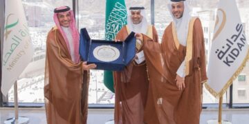 وزير الصحة يُكرّم الهيئة الملكية وشركة كِدانة تقديرًا لإنجاز مشروع مستشفى طوارئ في مشعر منى خلال 30 يومًا