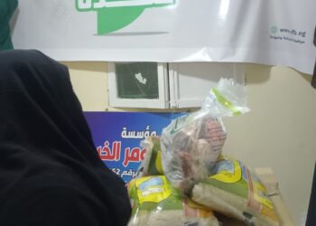 توزيع كراتين ولحوم أضاحي بنك الطعام بمؤسسة حسن شومر الخيرية