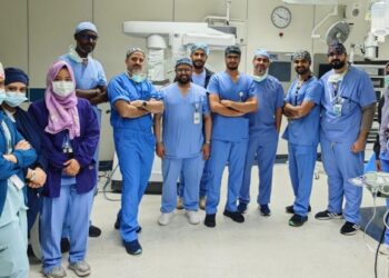 بـ”الروبوت الجراحي”.. إنقاذ حاجة صينية من استرواح صدري مع التهاب رئوي حاد بمدينة الملك عبدالله الطبية