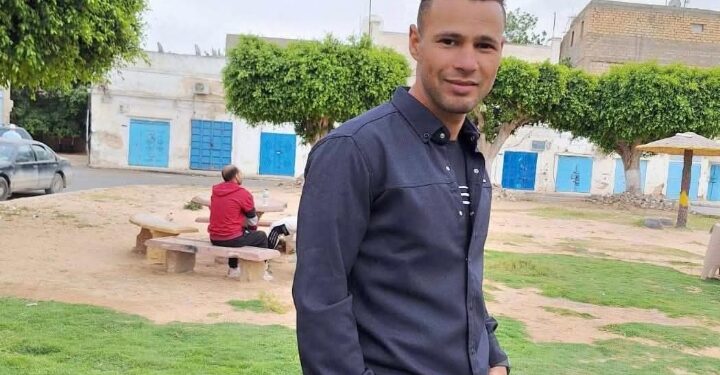 عبدالله عزالدين مصمم جرافيك مبهر أبهر الجميع فى تصميماته على السوشيال ميديا