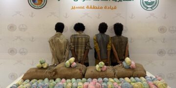حرس الحدود بمنطقة عسير يقبض على (4) مخالفين لنظام أمن الحدود لتهريبهم (60) كيلوجرامًا من نبات القات المخدر