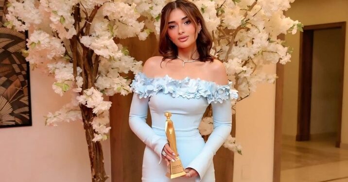 ملك زاهر تخطف الأنظار بإطلالتها الجميلة في حفل مجلة نيش السنوي