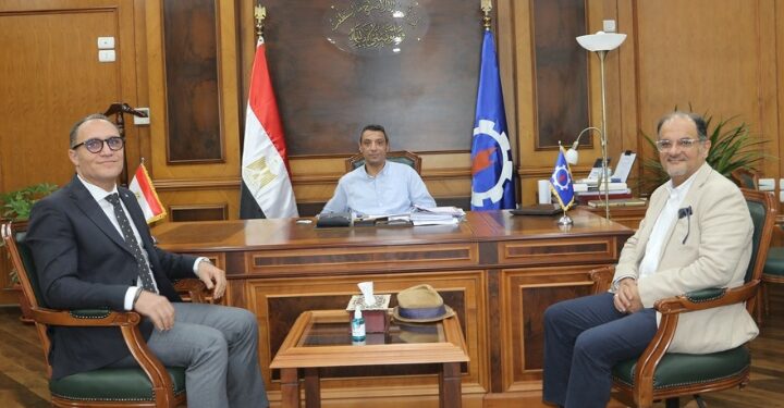 محافظ السويس يتابع ترتيبات الدورة الثانية لمهرجان VS-FILM للأفلام القصيرة جدا