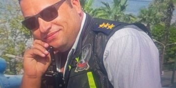 ضابط مرور شريف يضبط ميكروباص مخالف ويحمي المواطنين من كارثة محققة