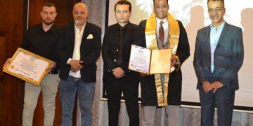 الجامعة البريطانية تكرم عاطف مكحل بالدكتوراة الفخرية في الثقافة والفنون