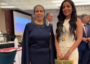 الإعلامية هدير عبد الرازق تتألق في احتفالات العيد الوطني المصري بسلطنة عمان بحضور رسمي رفيع المستوى