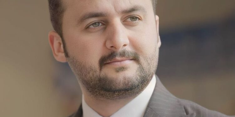 مشهد غنائي بصري غير مسبوق يرفع سقف الإعلانات.. زين العابدين يُبهر الجمهور بإبداع “نيتوس”