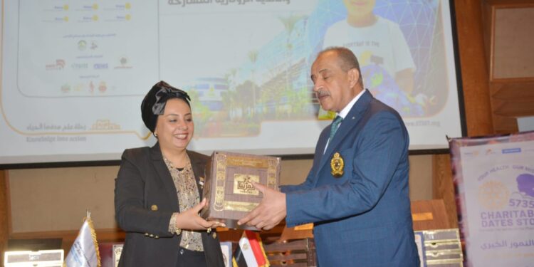 57357 يشكر الأندية الروتارية المشاركة ويُخص بالشكر نادي روتاري كايرو إنتربرنورز صاحب مبادرة “متجر التمور الخيري”