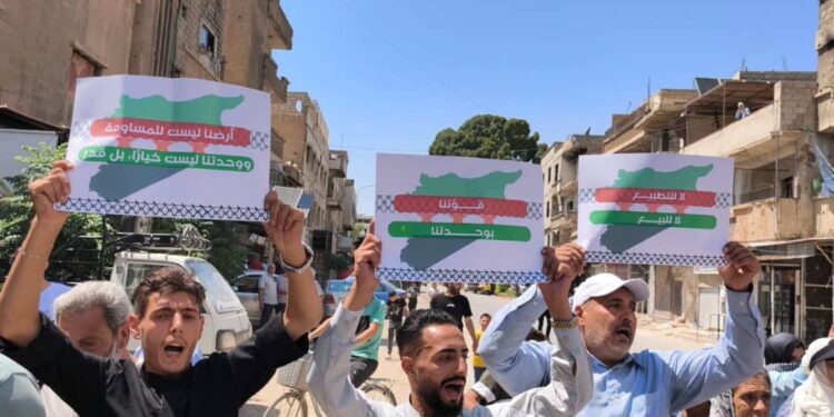 مسيرة غضب شعبية في مخيم اليرموك بدمشق، رفضاً للتطبيع مع العدو الصهيوني