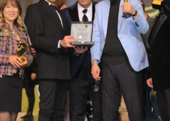 بدأت تكثيفات التدريب والاستعداد للمهرجان المرتقب، حيث اجتمع رجل الأعمال أحمد المحمدي، رئيس مهرجان الصخرة الدولي للأزياء، مع فريق العمل والمتسابقات المشاركات في الموسم الثاني. الهدف هو تجهيز المتسابقات بفنون الإلقاء وبعض الحركات المهمة على المسرح استعدادًا لانطلاق المهرجان يوم 28 يوليو 2005 بعد النجاح الكبير الذي حققه في الموسم الأول