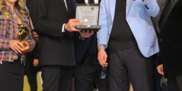 بدأت تكثيفات التدريب والاستعداد للمهرجان المرتقب، حيث اجتمع رجل الأعمال أحمد المحمدي، رئيس مهرجان الصخرة الدولي للأزياء، مع فريق العمل والمتسابقات المشاركات في الموسم الثاني. الهدف هو تجهيز المتسابقات بفنون الإلقاء وبعض الحركات المهمة على المسرح استعدادًا لانطلاق المهرجان يوم 28 يوليو 2005 بعد النجاح الكبير الذي حققه في الموسم الأول