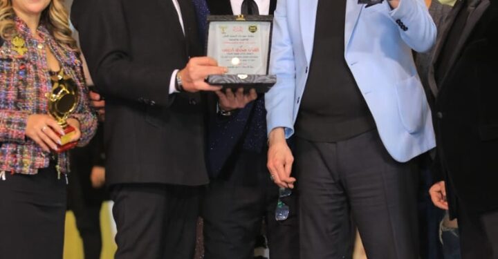 بدأت تكثيفات التدريب والاستعداد للمهرجان المرتقب، حيث اجتمع رجل الأعمال أحمد المحمدي، رئيس مهرجان الصخرة الدولي للأزياء، مع فريق العمل والمتسابقات المشاركات في الموسم الثاني. الهدف هو تجهيز المتسابقات بفنون الإلقاء وبعض الحركات المهمة على المسرح استعدادًا لانطلاق المهرجان يوم 28 يوليو 2005 بعد النجاح الكبير الذي حققه في الموسم الأول