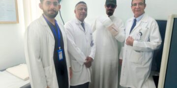 بعد تعرضها للقطع التام مستشفى الملك عبدالعزيز بالأحساء يعيد كف يد مريض إلى الحياة بعملية معقدة