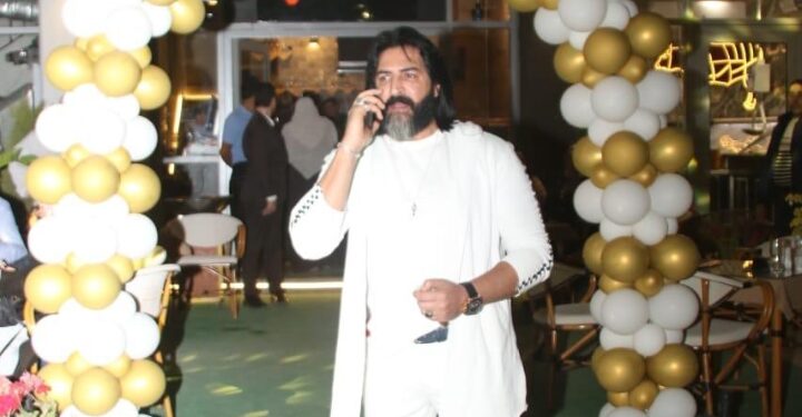 “بهاريز المعز” يستقطب نجوم الفن ويصبح محط أنظار الوسط الإعلامي