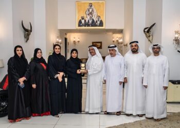 حشر بن مكتوم يشيد بدور جمعية الصحفيين الإماراتية في تعزيز الحضور المهني للصحفيين