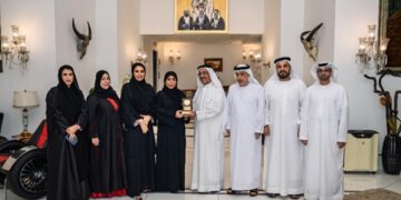 حشر بن مكتوم يشيد بدور جمعية الصحفيين الإماراتية في تعزيز الحضور المهني للصحفيين