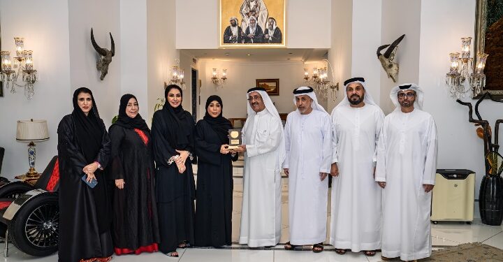 حشر بن مكتوم يشيد بدور جمعية الصحفيين الإماراتية في تعزيز الحضور المهني للصحفيين