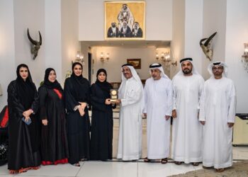 حشر بن مكتوم يشيد بدور جمعية الصحفيين الإماراتية في تعزيز الحضور المهني للصحفيين