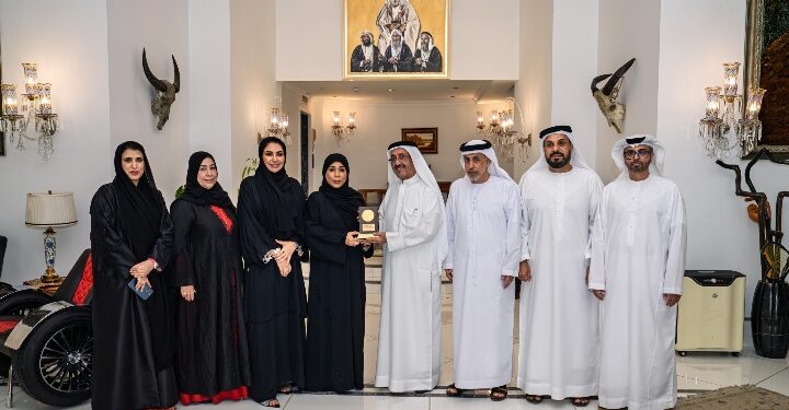 حشر بن مكتوم يشيد بدور جمعية الصحفيين الإماراتية في تعزيز الحضور المهني للصحفيين