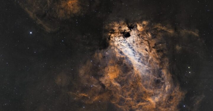 جمعية الإمارات للفلك: إنجاز إماراتي جديد في رصد وتصوير سديم أوميغا (M17)