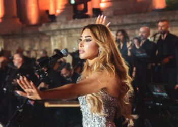 *نجوى كرم تشعل المدرج الروماني في عمّان بـ”حالة طوارئ” وبتفاعل الجمهور الأردني