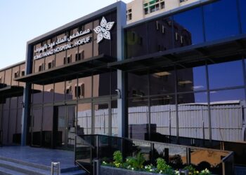 نجاح تدخل جراحي معقد بمستشفى الملك فهد بالهفوف ينقذ مريضة من ورم ممتد لجدار البطن