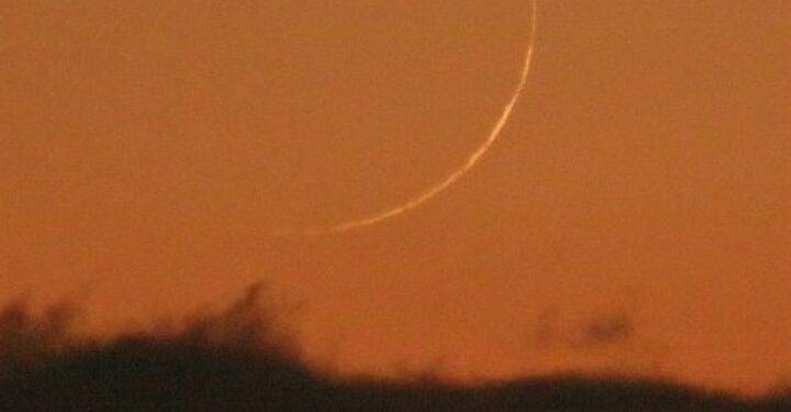 فلكية جدة…   *الجمعة : محاولة لرصد هلال القمر الجديد* 🌙