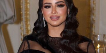 بطلة الراليات مها الحملي تتألق في عرض Hope & Joy للأزياء بجدة