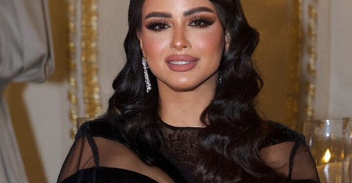 بطلة الراليات مها الحملي تتألق في عرض Hope & Joy للأزياء بجدة