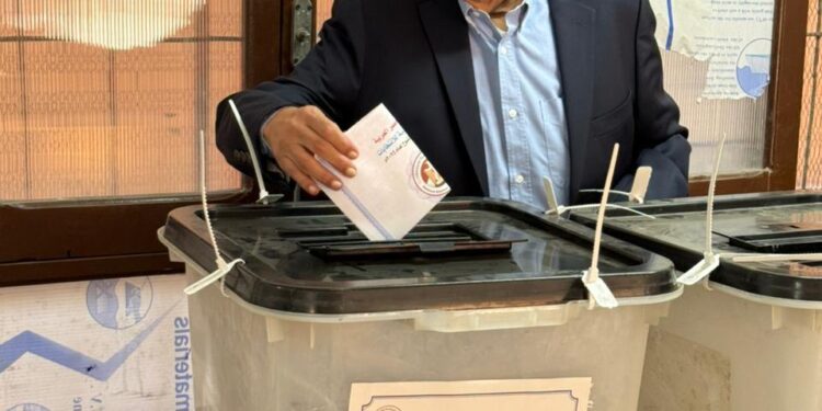 شردي يُدلي بصوته في اليوم الثاني من انتخابات الشيوخ