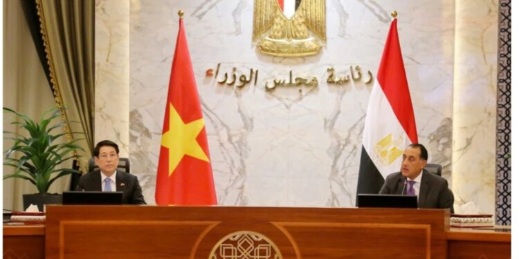 رئيس جمهورية فيتنام يصدر بيانًا صحفيًا عقب اجتماعه مع رئيس وزراء جمهورية مصر