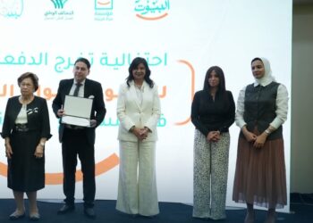 مؤسسة حياة تكرم هاني الشيخ في حفل تخرج دفعه نوال الدجوي من مشروع سكر البيوت