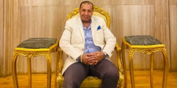 هاني شكري عزيز.. وزير السعادة ونائب الغلابة.. قصة نجاح ورحلة كفاح ملهمة للشباب