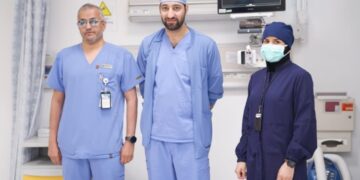 “طبية مكة” تنجح في زراعة أول جهاز لازالة الرجفان البطيني داخل القلب لمريض سبعيني