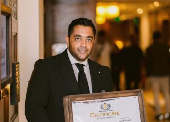 msa college in London  LTD تكريم احمد فلوكس بالتكريم الفخري