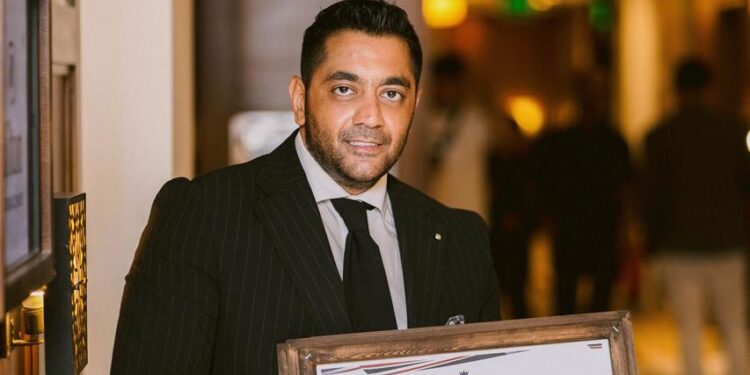 msa college in London  LTD تكريم احمد فلوكس بالتكريم الفخري