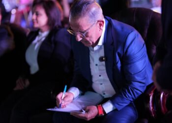 الفراغ الممتلئ” ديوان  صدر للشاعرة آمال صالح