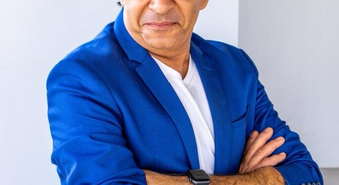 نعت الكاتبة الصحفية شيما فتحي الإعلامي الكبير عاطف كامل