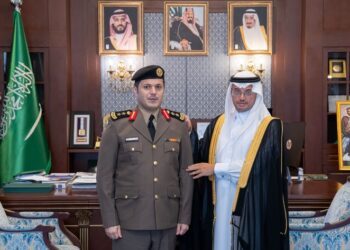 سمو محافظ الأحساء يُقلّد مساعد مدير مرور المحافظة رتبته الجديدة