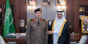 سمو محافظ الأحساء يُقلّد مساعد مدير مرور المحافظة رتبته الجديدة