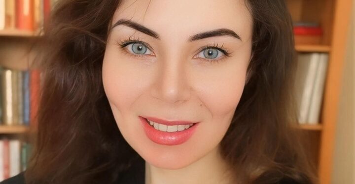 “مجتمع الاستعراض.. والعلاقات”