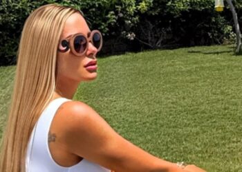 ريم مصطفى تودع الصيف بإطلالات لافتة تجمع بين الجاذبية والبساطة