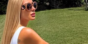 ريم مصطفى تودع الصيف بإطلالات لافتة تجمع بين الجاذبية والبساطة