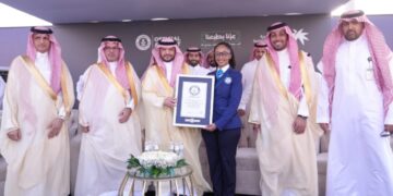 في اليوم الوطني الـ95… وزارة الموارد البشرية والتنمية الاجتماعية تُشكل أكبر علم سعودي بفن الفسيفساء