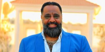 المستشار محمود كمال رضوان يهنئ الريس إسماعيل دولار باختياره أفضل شخصية لعام 2025