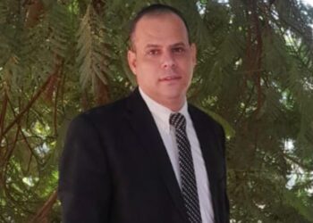 تهنئة للدكتور عاطف الهواري باختياره أفضل شخصية لعام 2025