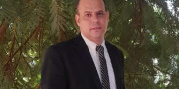 تهنئة للدكتور عاطف الهواري باختياره أفضل شخصية لعام 2025