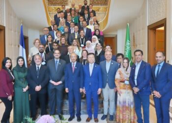 المملكة تستعرض ريادتها العالمية في طب الجلدية خلال حفل استقبال السفارة بباريس