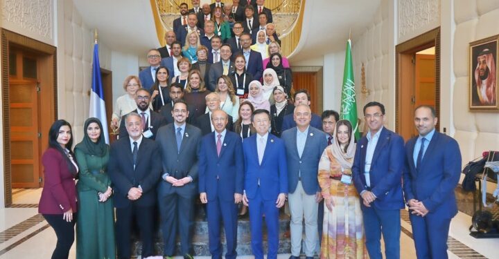 المملكة تستعرض ريادتها العالمية في طب الجلدية خلال حفل استقبال السفارة بباريس